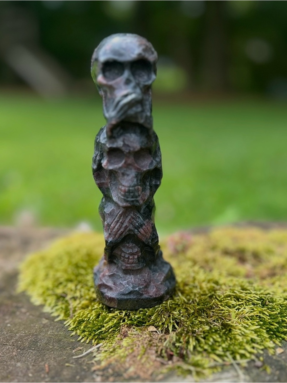 Stacked Skull Garden Accent Statue - Black and Brown